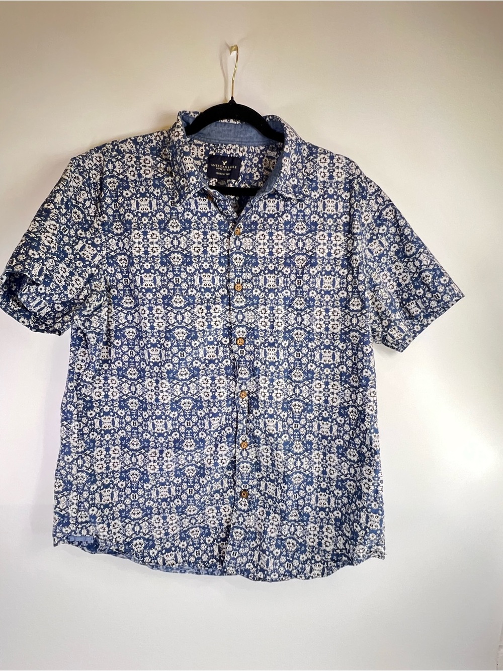 American Eagle Outfitters Blue Floral Short-Sleeve Button-Down Mens Large Preppy